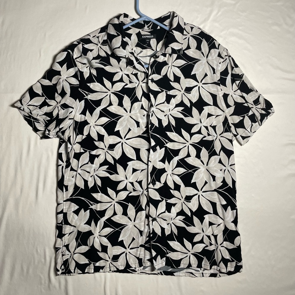 Express Shirt Medium Black & white Floral Button Up Short Sleeve